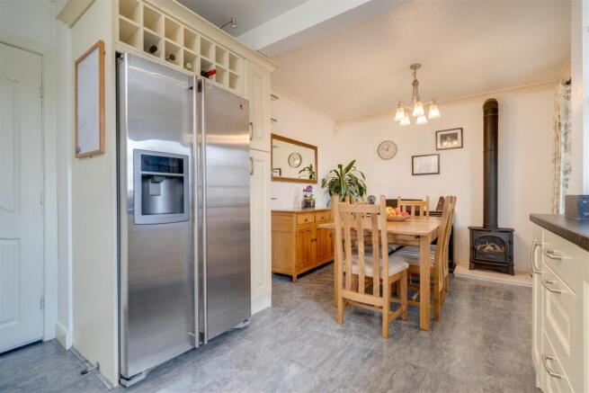 4 bed Detached for sale Image 11