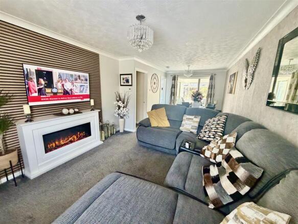 Cricklewood Drive, Penshaw, Houghton Le Spring photo 4
