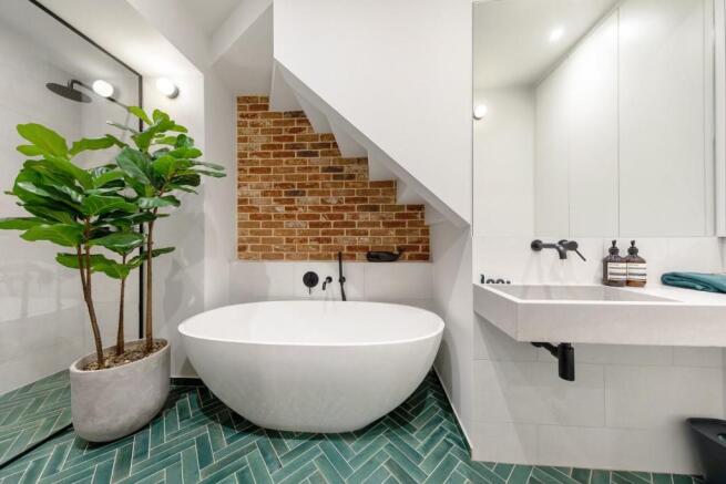 Bathroom (2).jpg