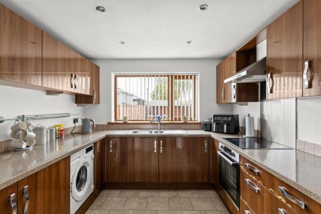 3 bed Semi-Detached for sale Image 8