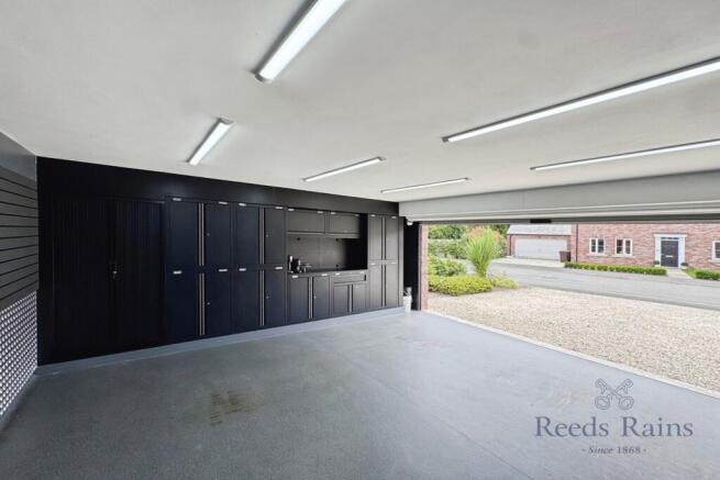 4 bed Detached for sale Image 7