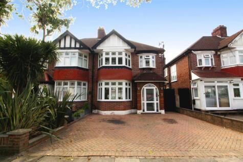 Gloucester Gardens, Cockfosters, BARNET