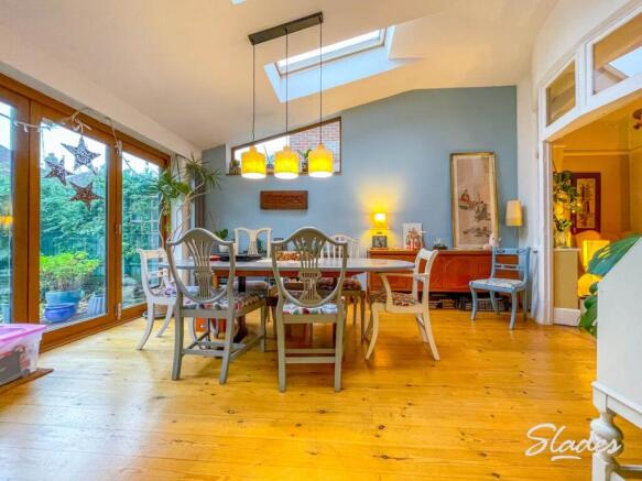 25 pine avenue dinin