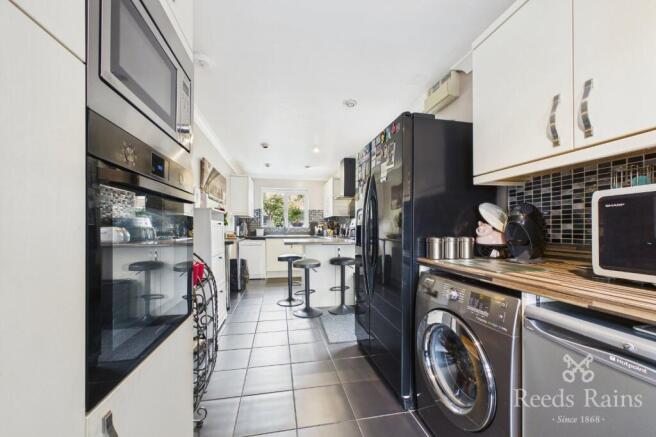 5 bed Detached for sale Image 6