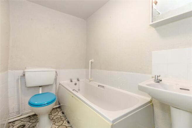 4 bed Semi-Detached for sale Image 6