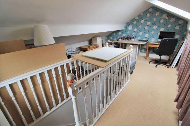 Attic Room / B...