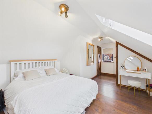 4 bed Detached for sale Image 9