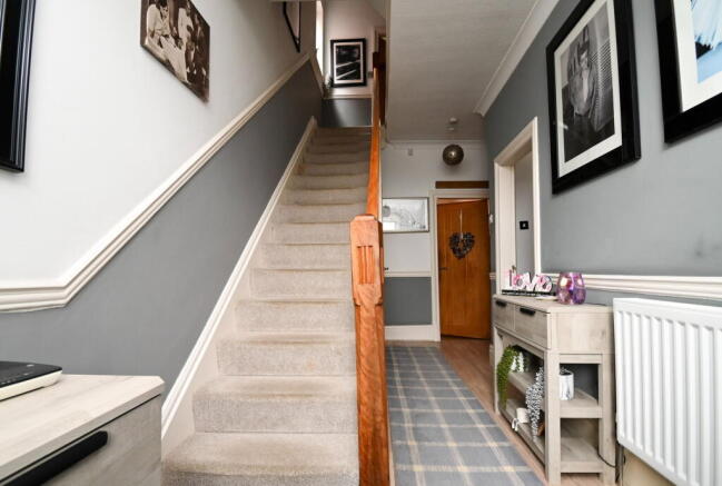 4 bed Semi-Detached for sale Image 2