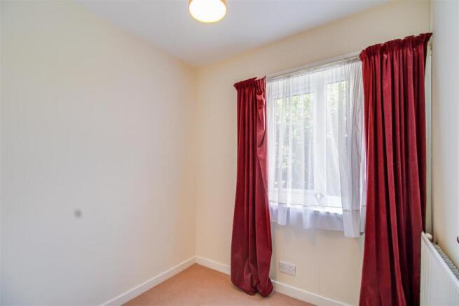 5 bed Semi-Detached for sale Image 11