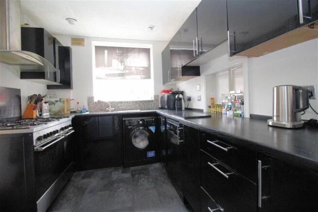 FITTED KITCHEN