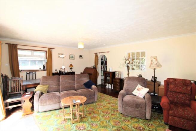 Lounge/Dining Room
