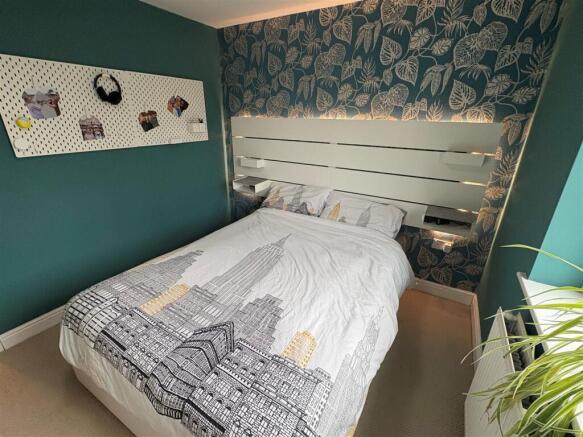 2 bed Apartment for sale Image 11