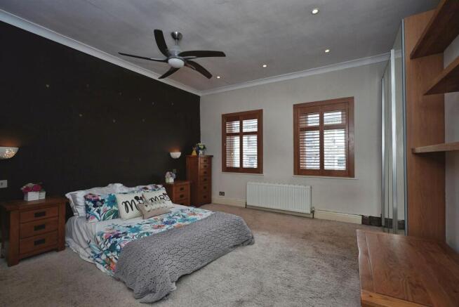 4 bed Terraced for sale Image 8