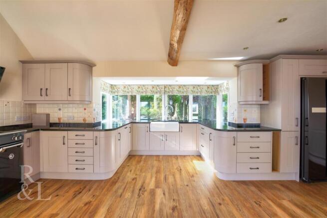 6 Meadow Lane (7).jpg