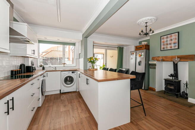 3 bed Semi-Detached for sale Image 4