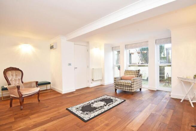2 bed Flat for sale Image 10