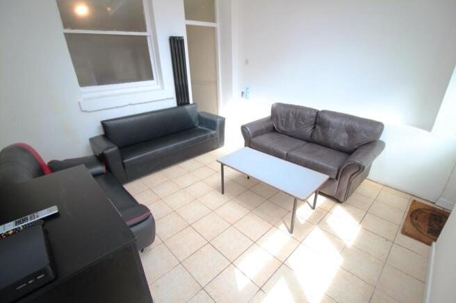 8 bed House to rent Image 9