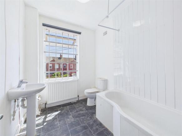 1 bed Apartment to rent Image 9