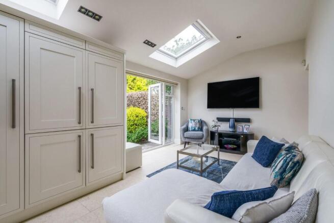 5 bed Detached for sale Image 10