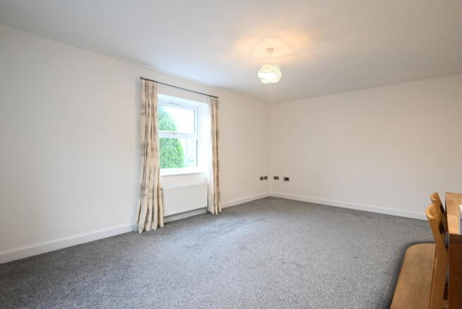 2 bed Flat to rent Image 4