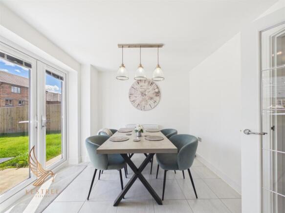 4 bed Detached for sale Image 7