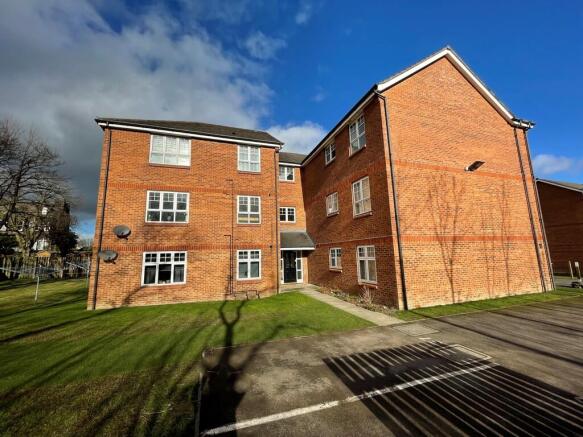 2 bed Flat to rent Image 12