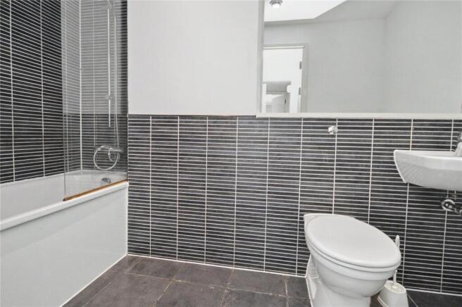 3 bed Apartment for sale Image 8