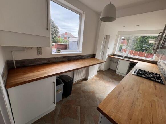 3 bed Semi-Detached to rent Image 8