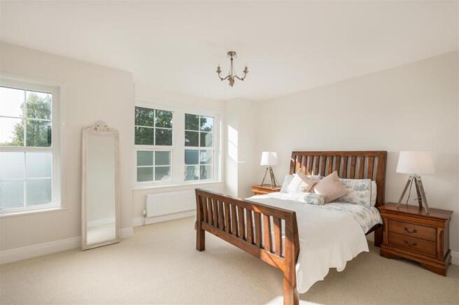 bedroom 1.JPG