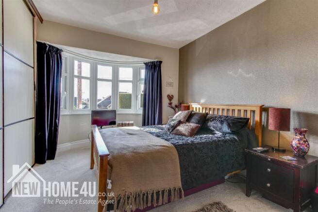 MASTER BEDROOM: