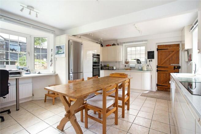 Kitchen /B'fast Room