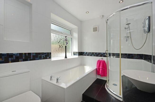 Spacious Bathroom