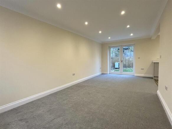 Lounge & Dining Area