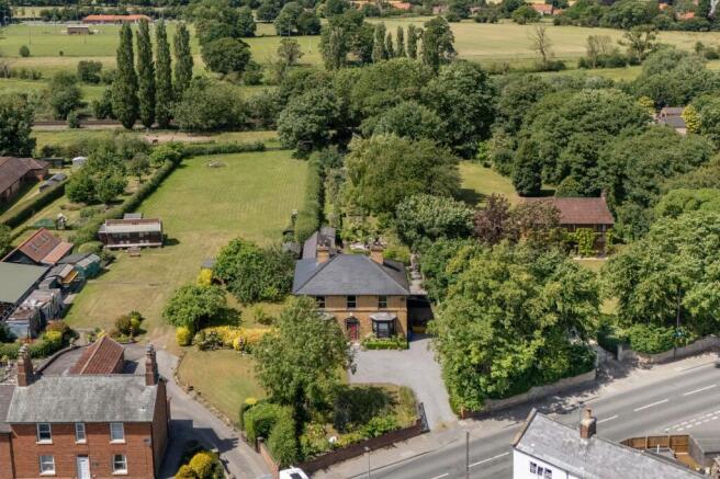 4 bed Detached for sale Image 4