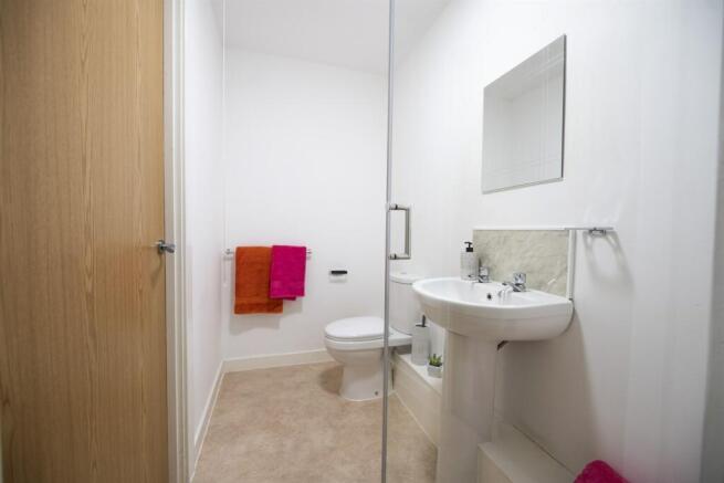 Studio to rent Image 10