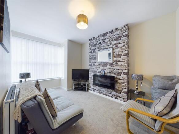 2 bed Flat for sale Image 5