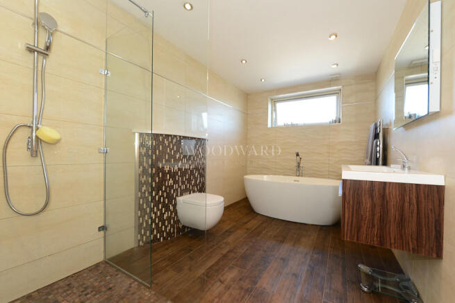 Family Bathroom/W...