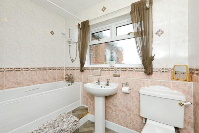 5 bed Detached Bungalow for sale Image 11