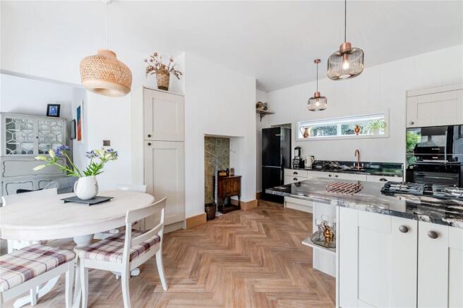 2 bed Apartment for sale Image 5