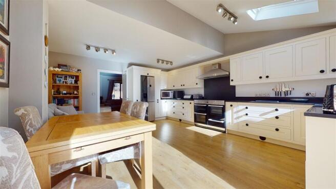 EXTENDED KITCHEN DINER