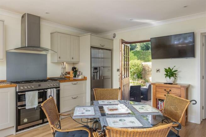 Thornton View 8 Kitchen-5.jpg