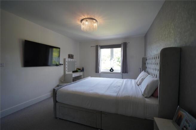 4 bed Detached for sale Image 11