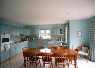 KITCHEN/DINING ROOM