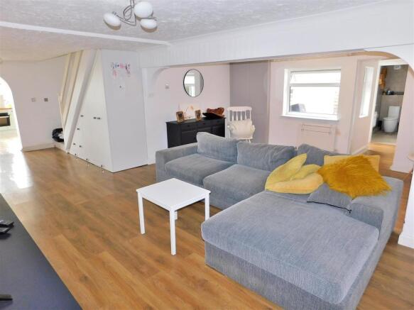 LIVING ROOM 1.JPG