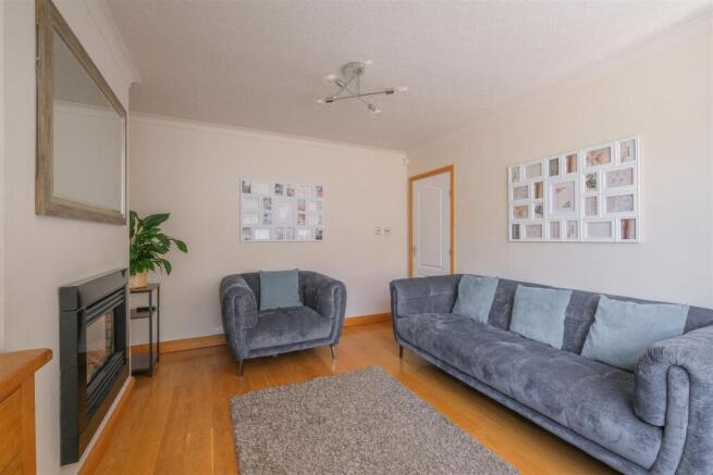 4 bed Semi-Detached for sale Image 3