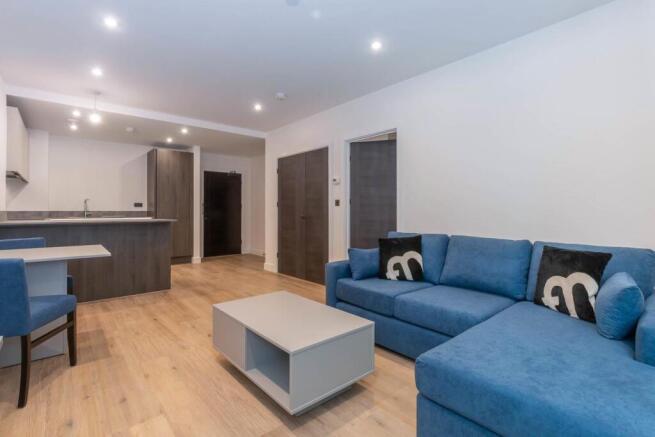 Lounge/Dining Area