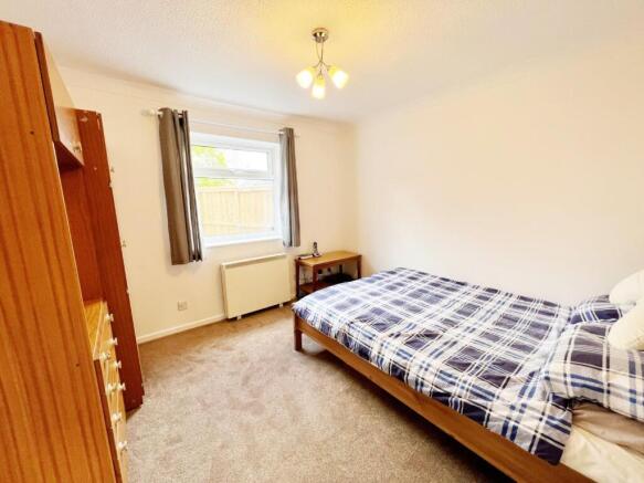 Bedroom 1 pic 1.jpg