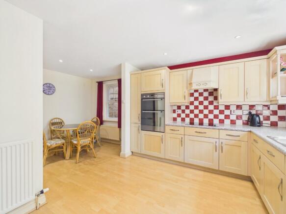 4 bed Detached for sale Image 8