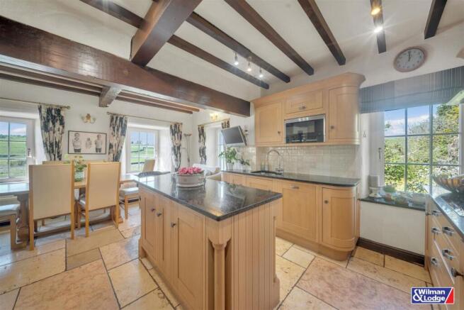 5 bed Semi-Detached for sale Image 6