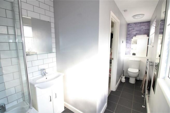 9 Bolam Gr-Bathroom2.JPG